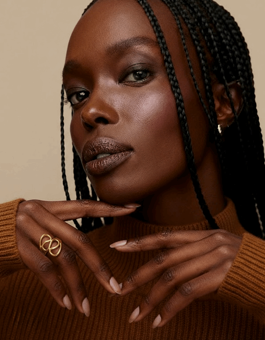 Halo Ember Ring worn on hand – 18K gold waterproof by BILARRI
